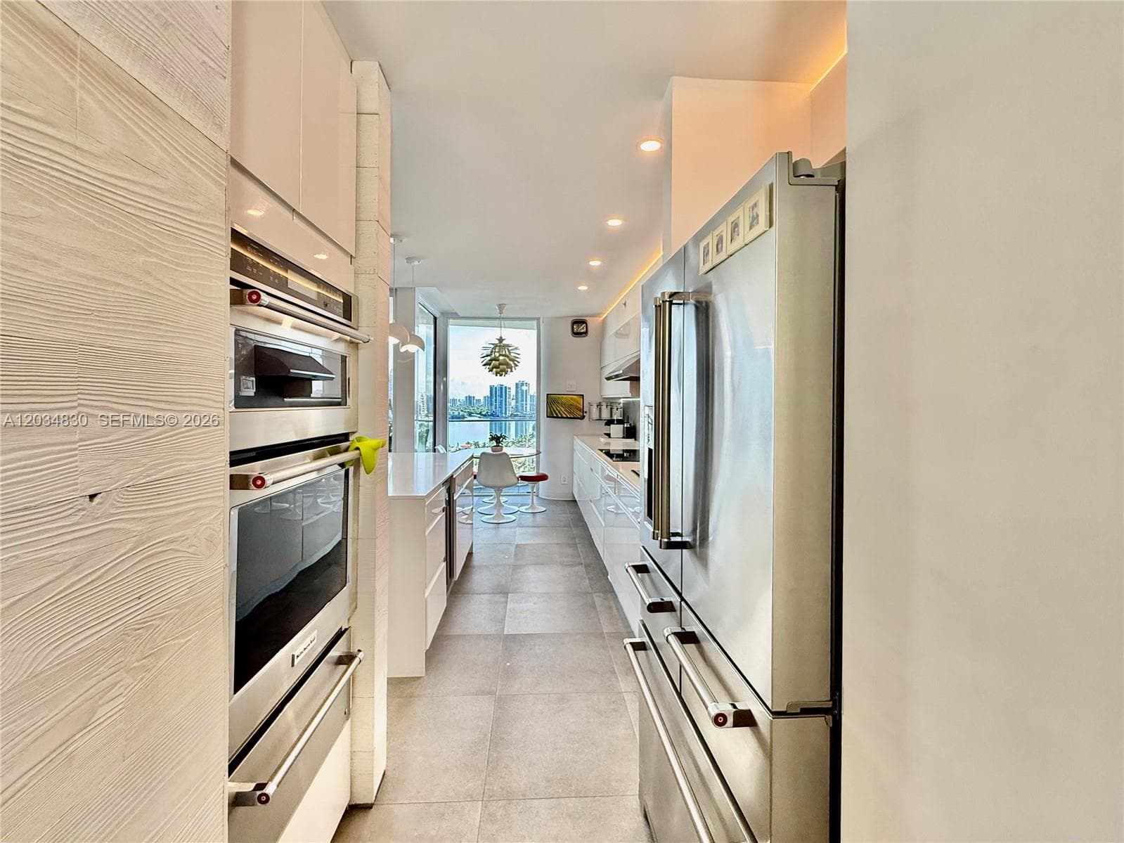 2800 Island Blvd 1803 photo 16