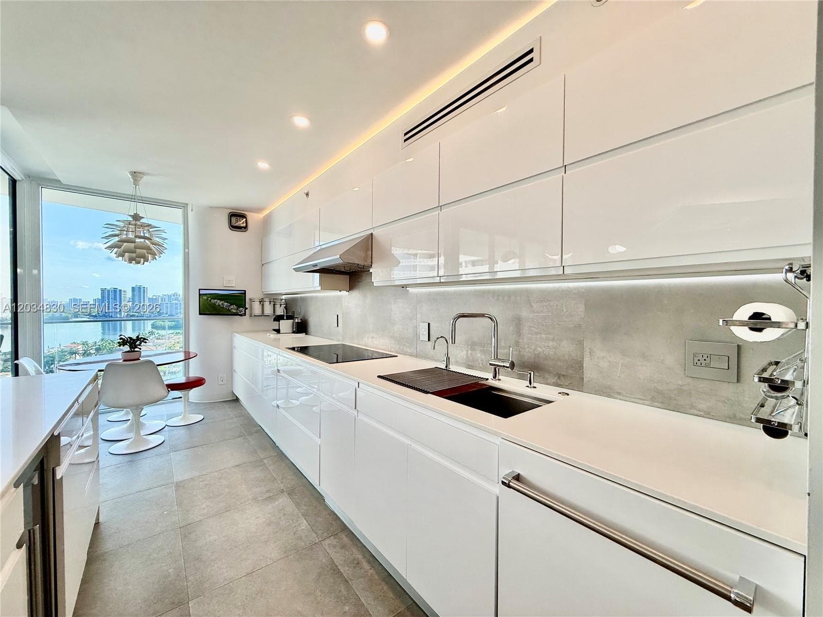2800 Island Blvd 1803 photo 14