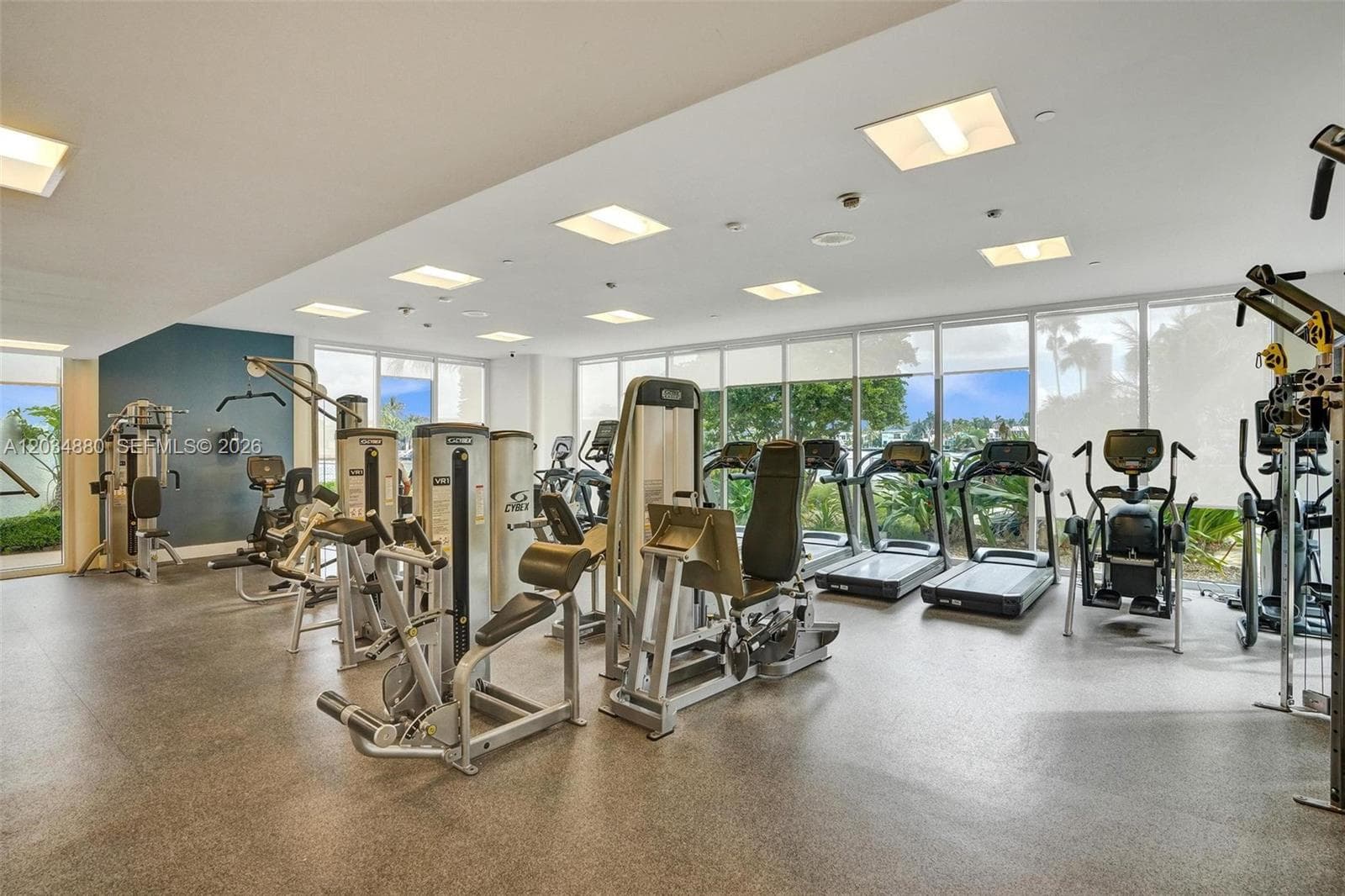 20281 E Country Club Dr 615 photo 17