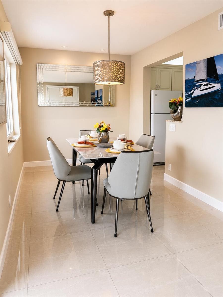 1201 S Riverside Drive 307 photo 2