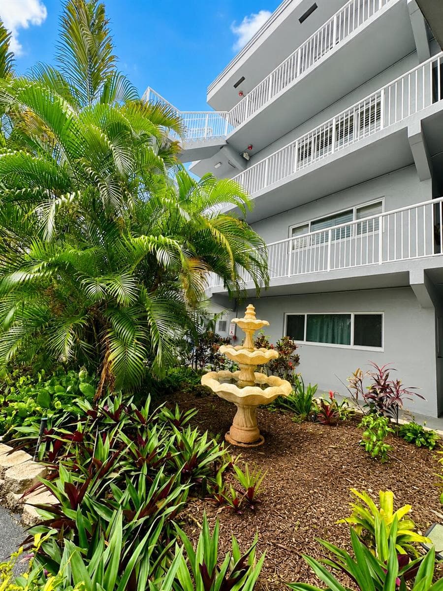 1201 S Riverside Drive 307 photo 10