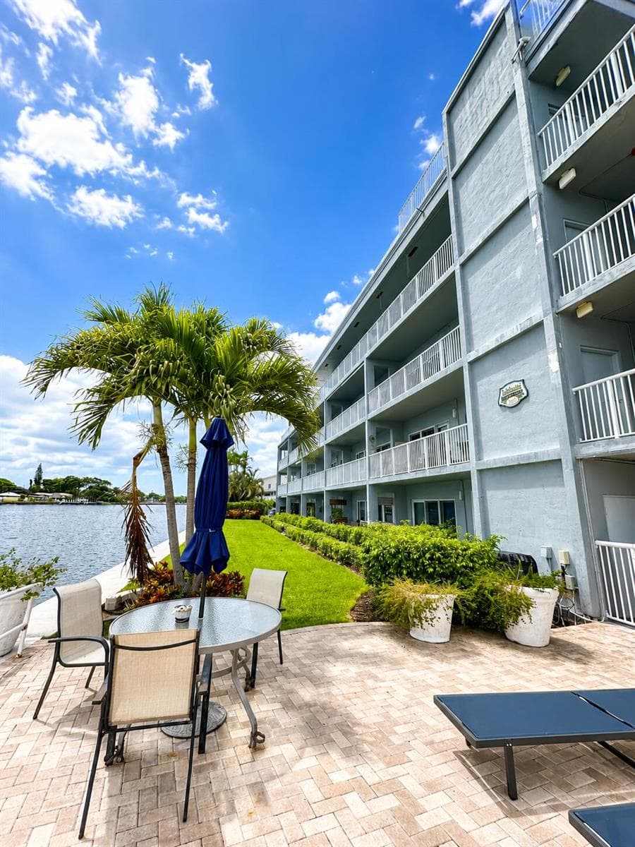 1201 S Riverside Drive 307 photo 11
