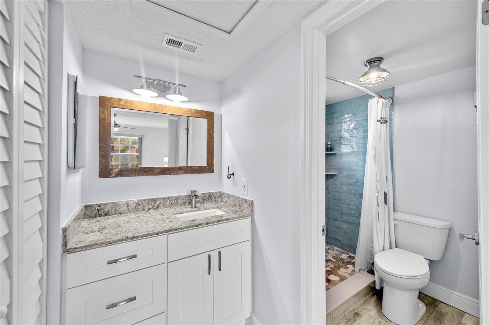 1035 Lake Shore Drive 105 photo 22