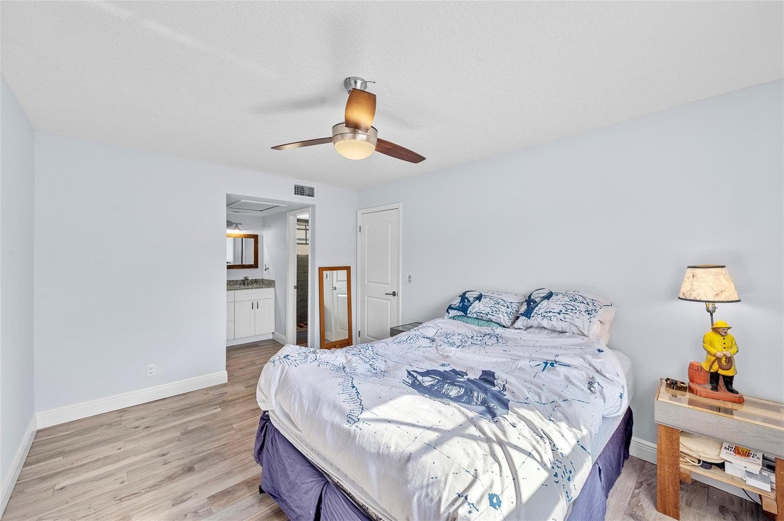 1035 Lake Shore Drive 105 photo 18
