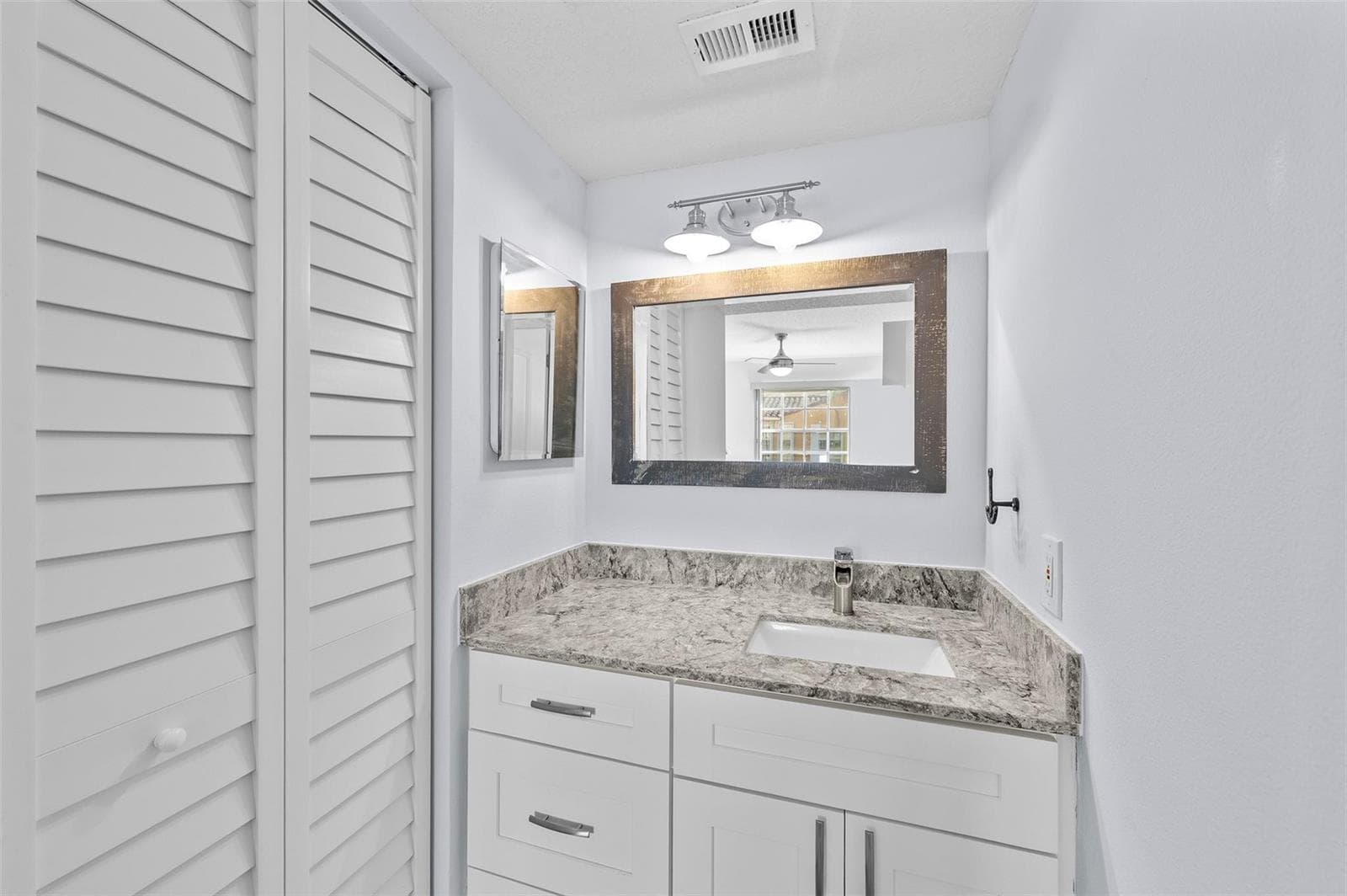 1035 Lake Shore Drive 105 photo 21