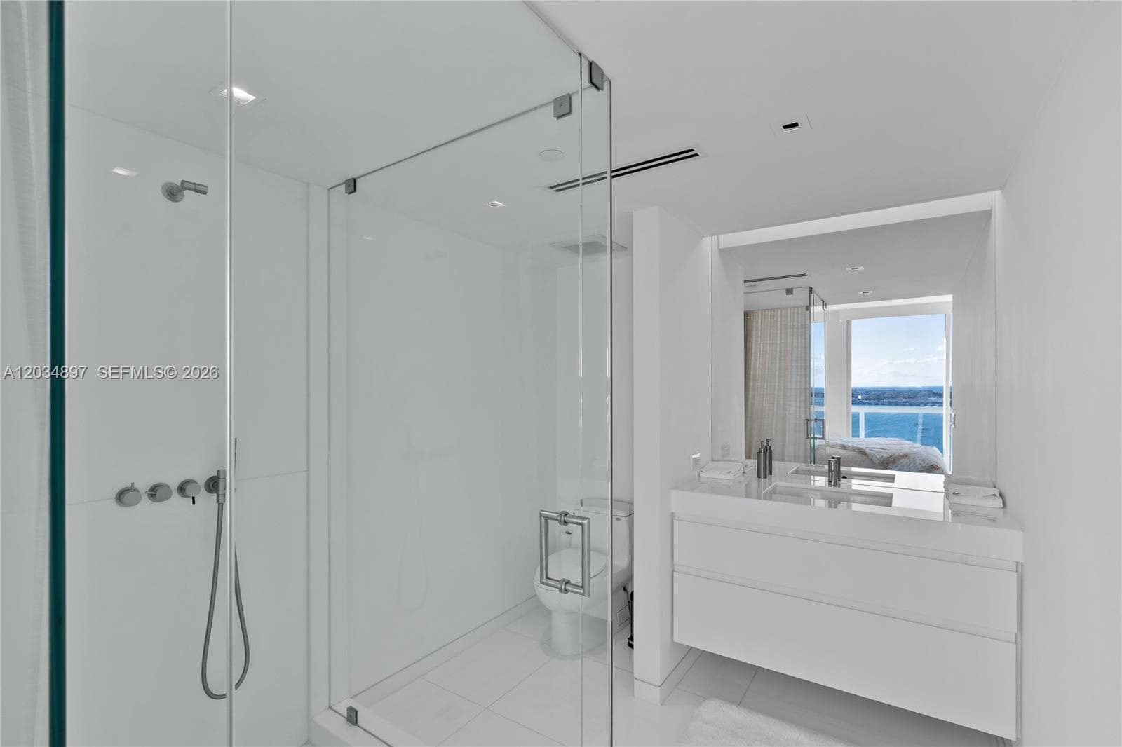 10 Venetian Way PH04 photo 17