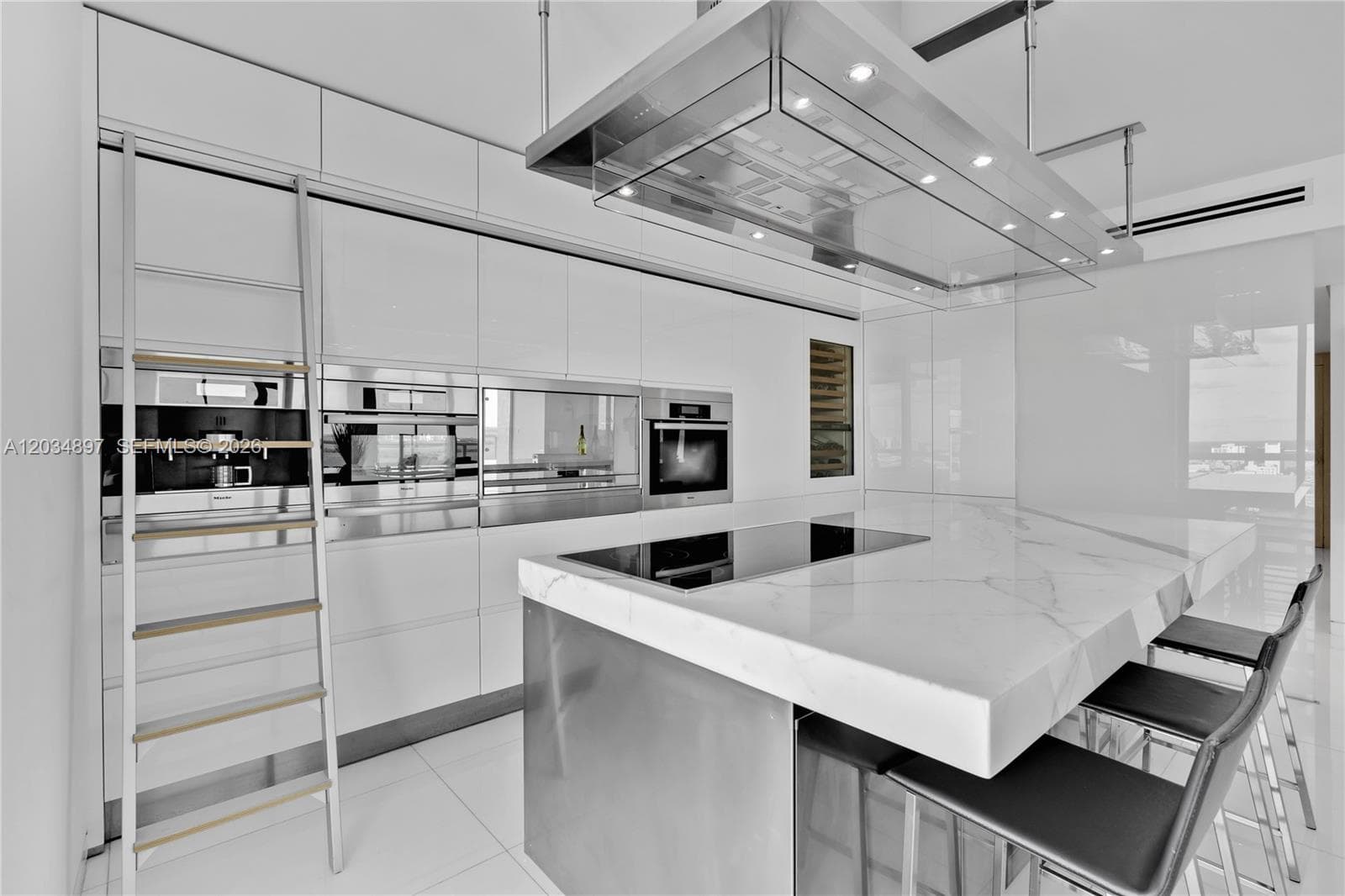 10 Venetian Way PH04 photo 9