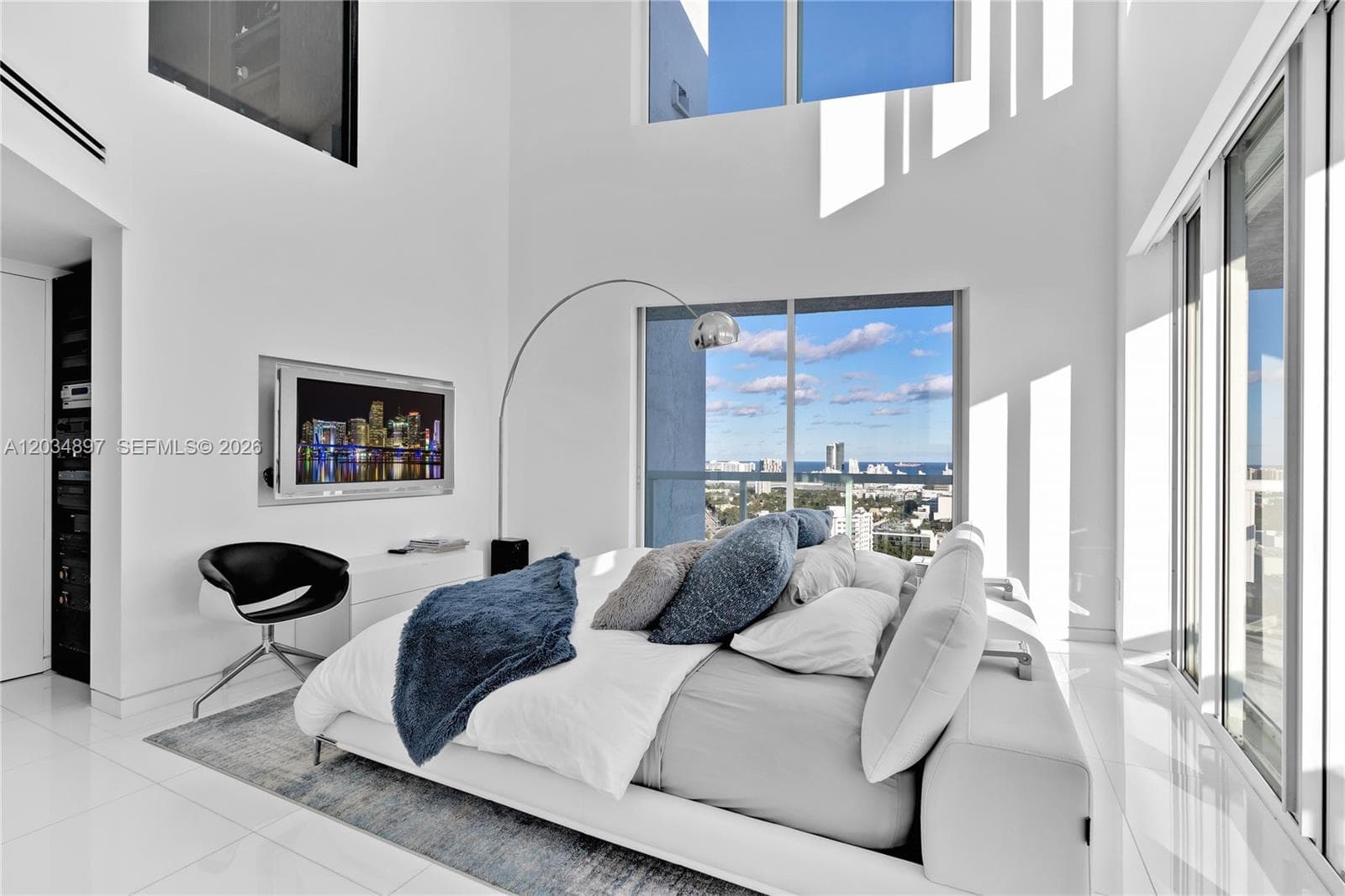 10 Venetian Way PH04 photo 11