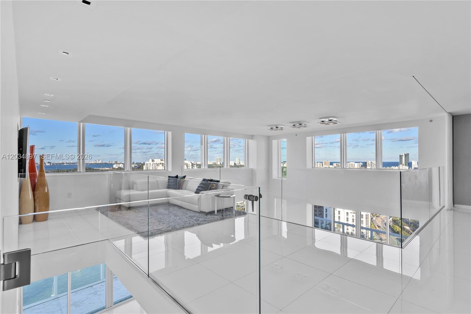10 Venetian Way PH04 photo 19