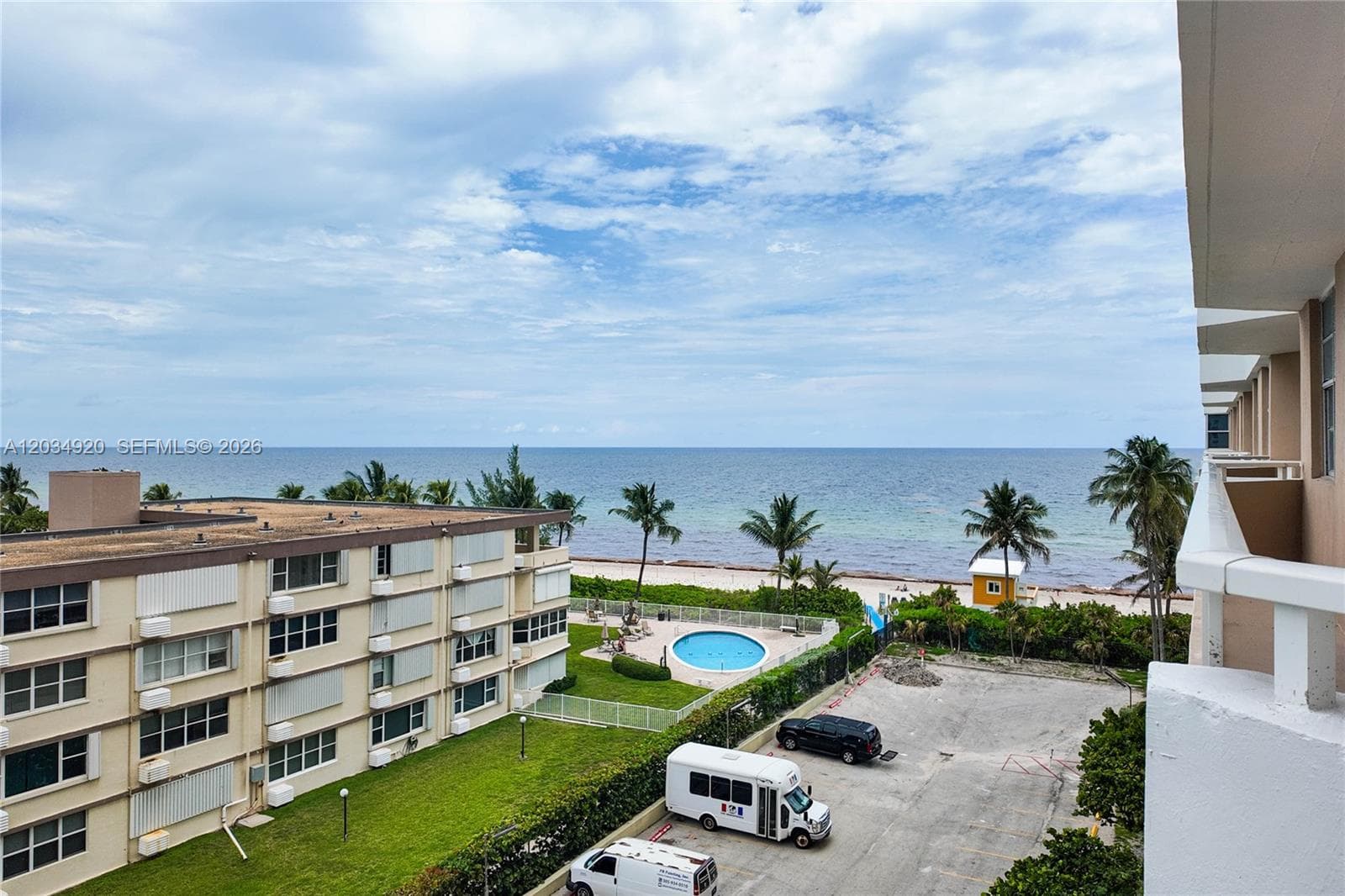 1950 S Ocean Dr 5B photo 1