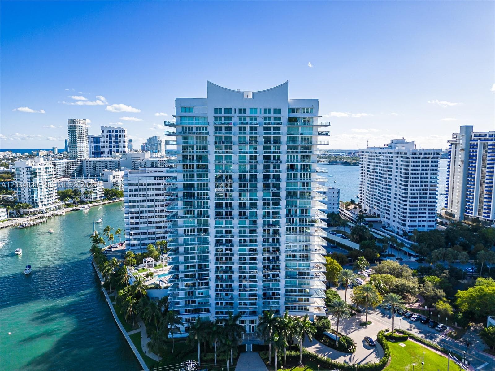 10 Venetian Way PH04 photo 2