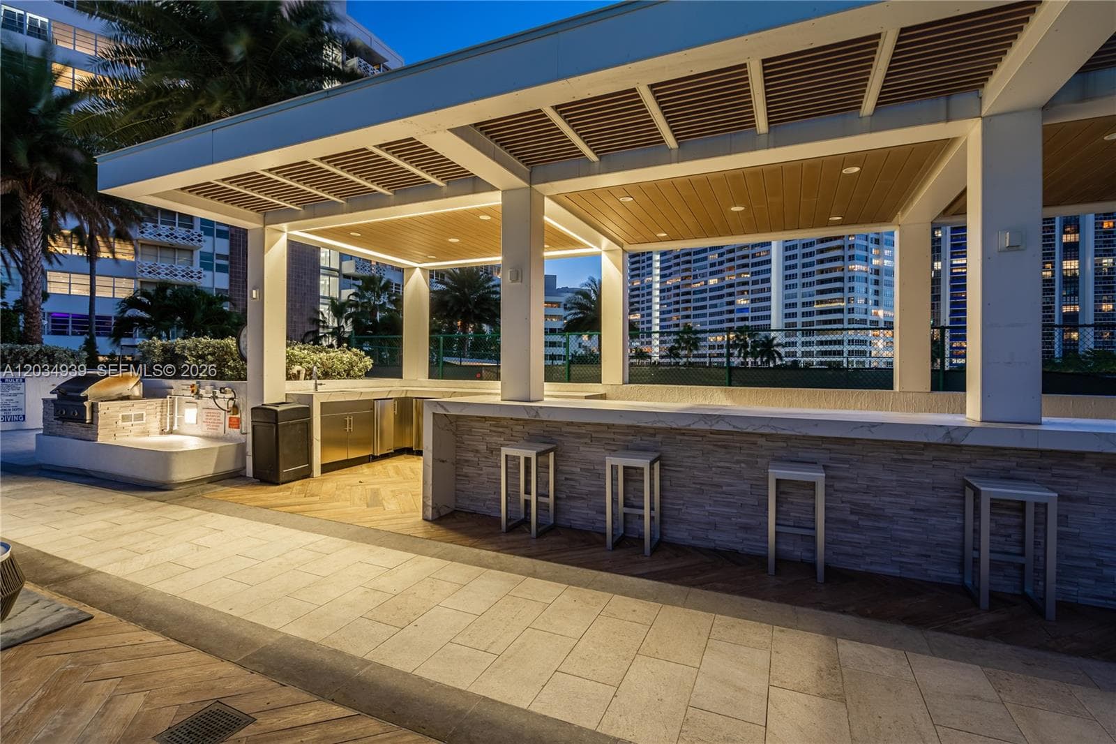 10 Venetian Way PH04 photo 13