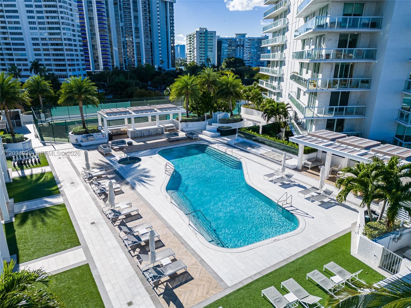 10 Venetian Way PH04 photo 5