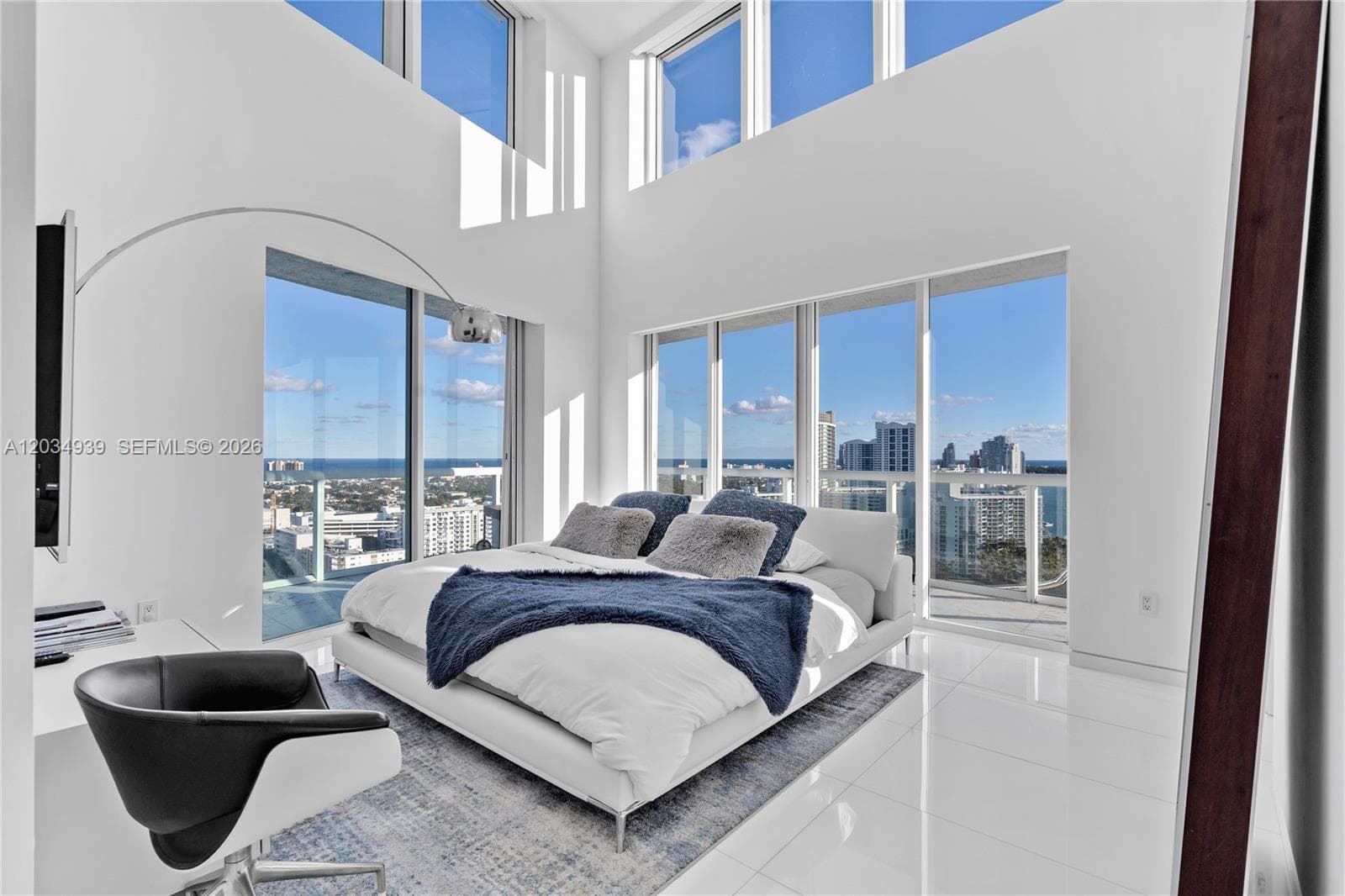 10 Venetian Way PH04 photo 24