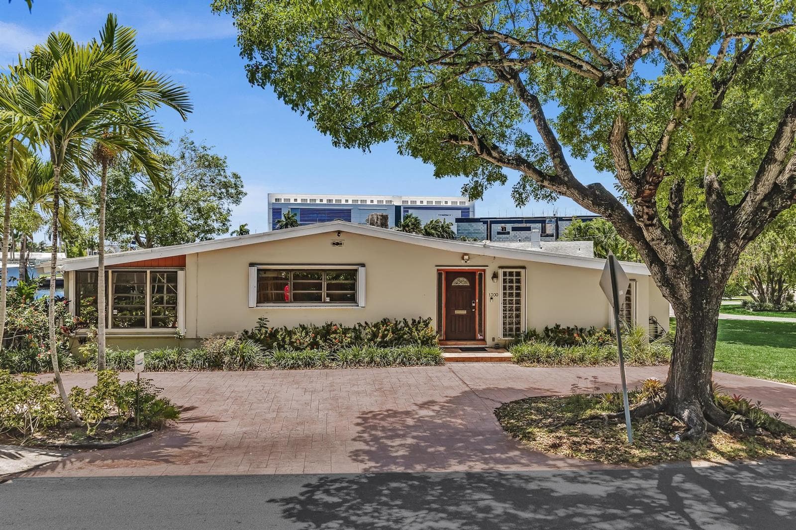 1300 Cordova Road photo 1