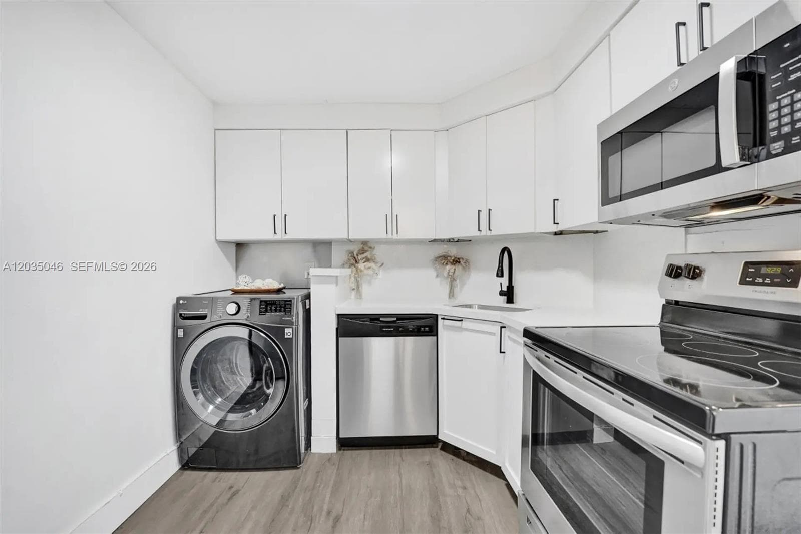 5225 Collins Ave 1606 photo 10