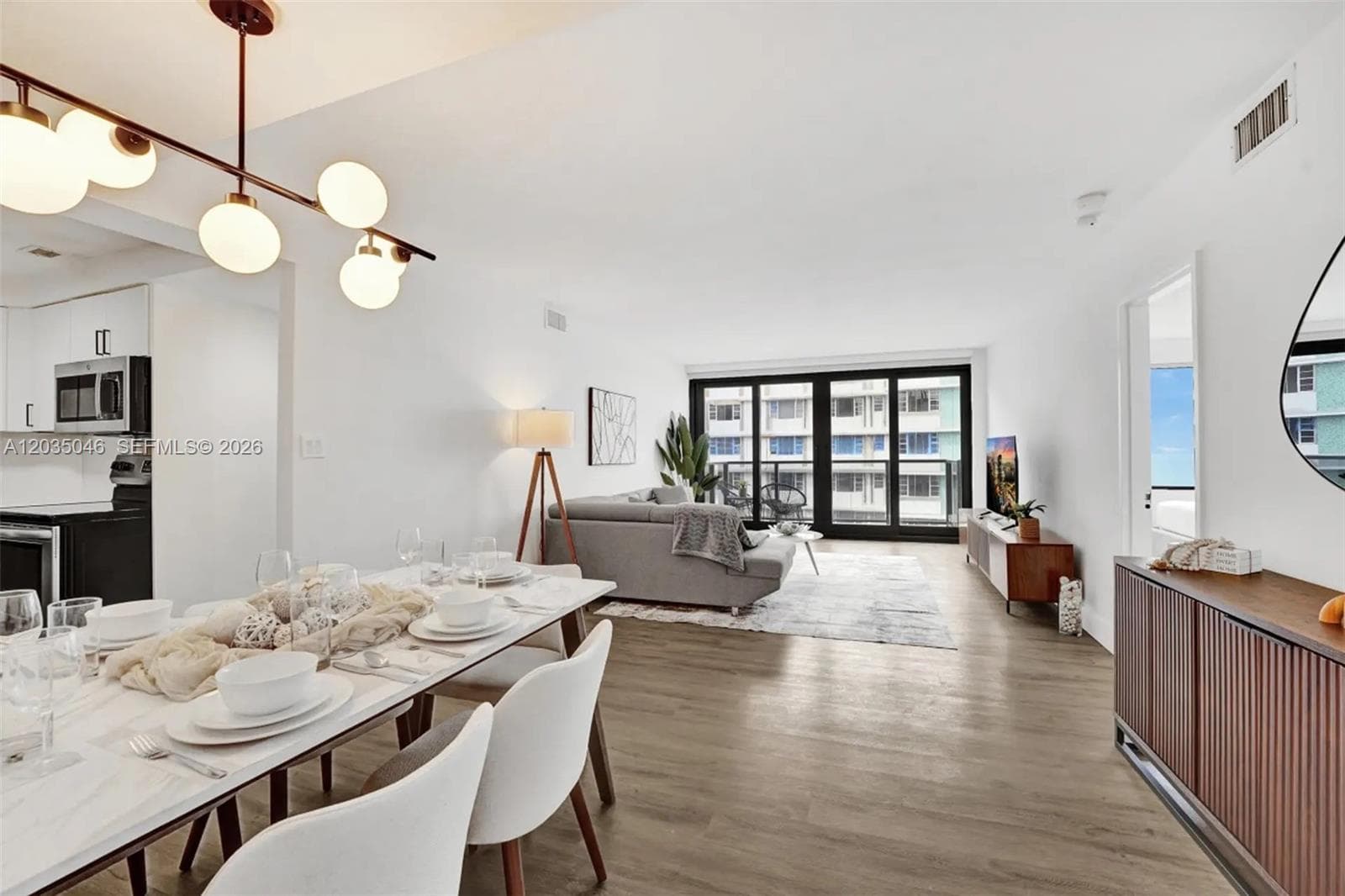 5225 Collins Ave 1606 photo 4