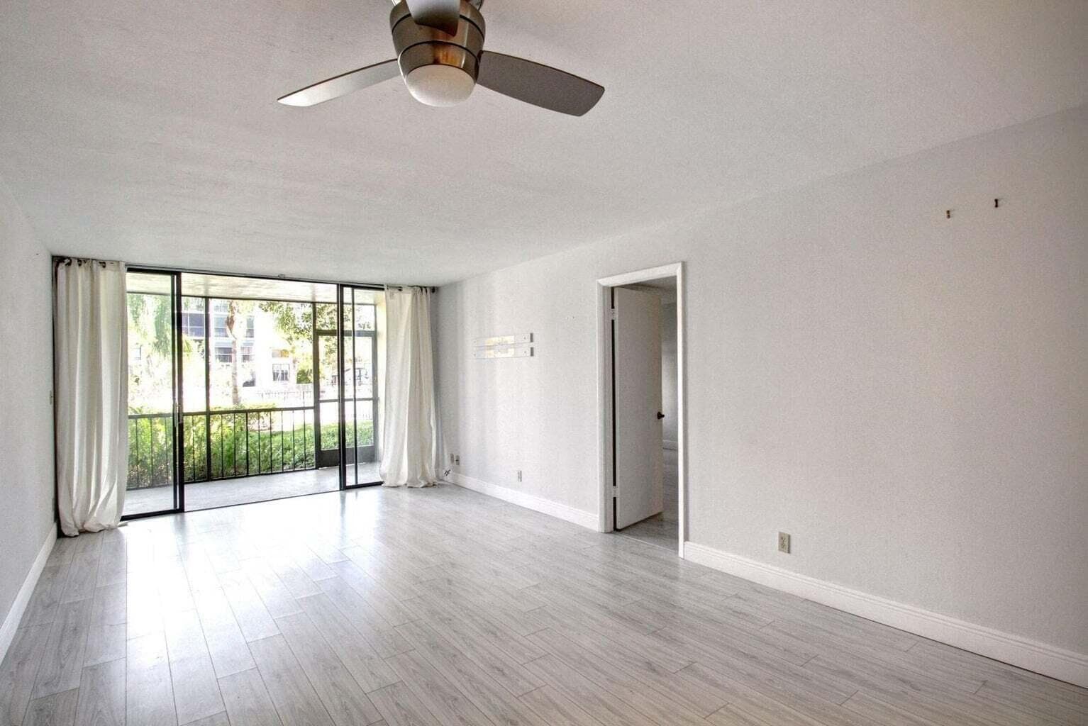 11 Royal Palm Way 1040 photo 2