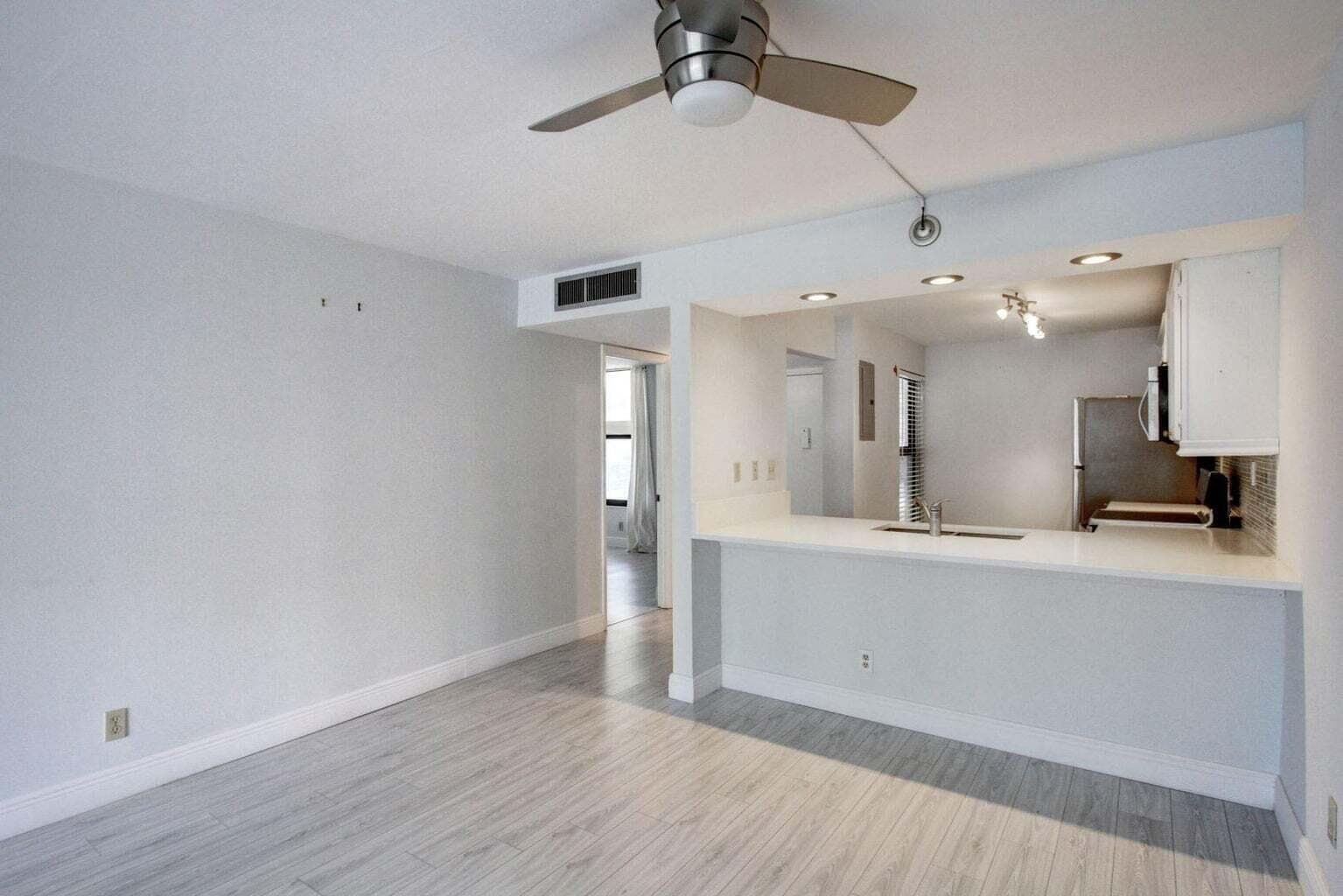 11 Royal Palm Way 1040 photo 17
