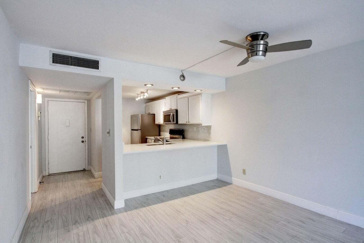 11 Royal Palm Way 1040 photo 16