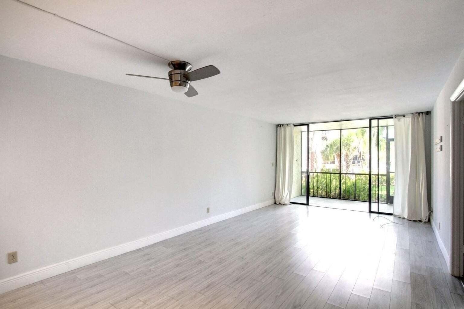 11 Royal Palm Way 1040 photo 3