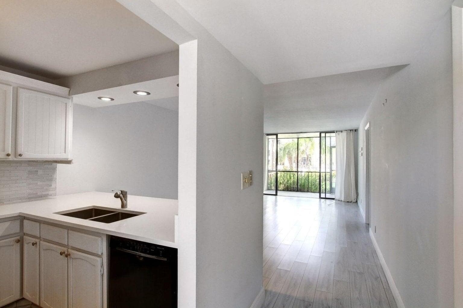 11 Royal Palm Way 1040 photo 1