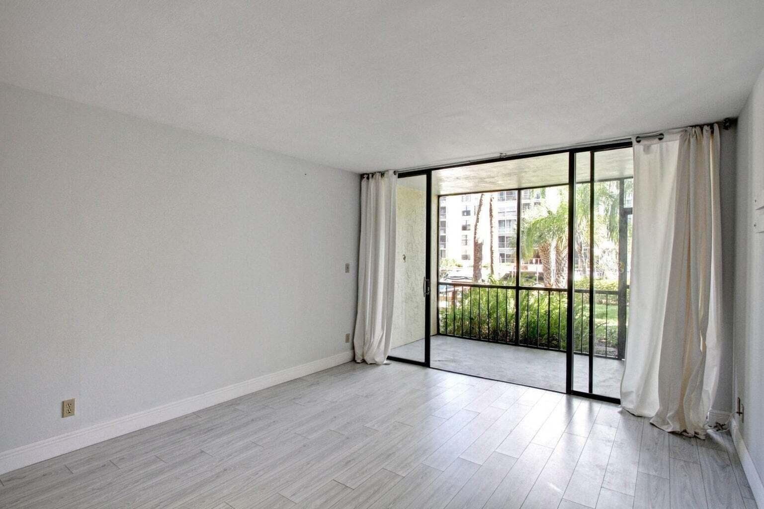 11 Royal Palm Way 1040 photo 5