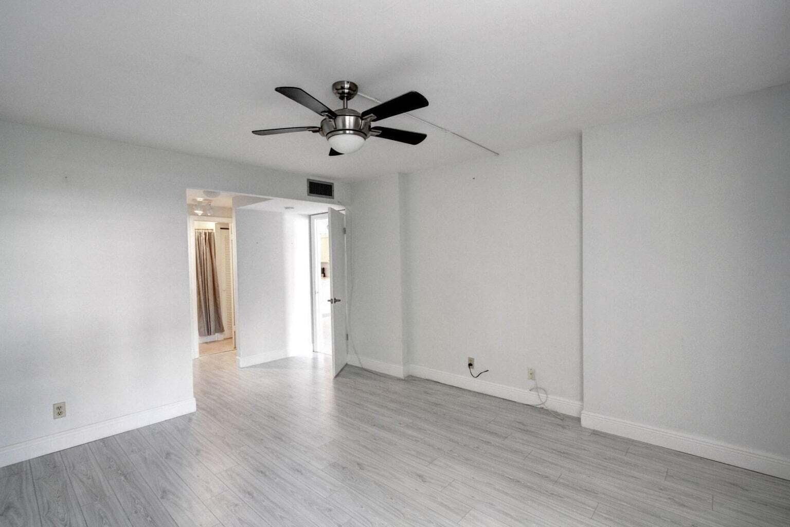 11 Royal Palm Way 1040 photo 9