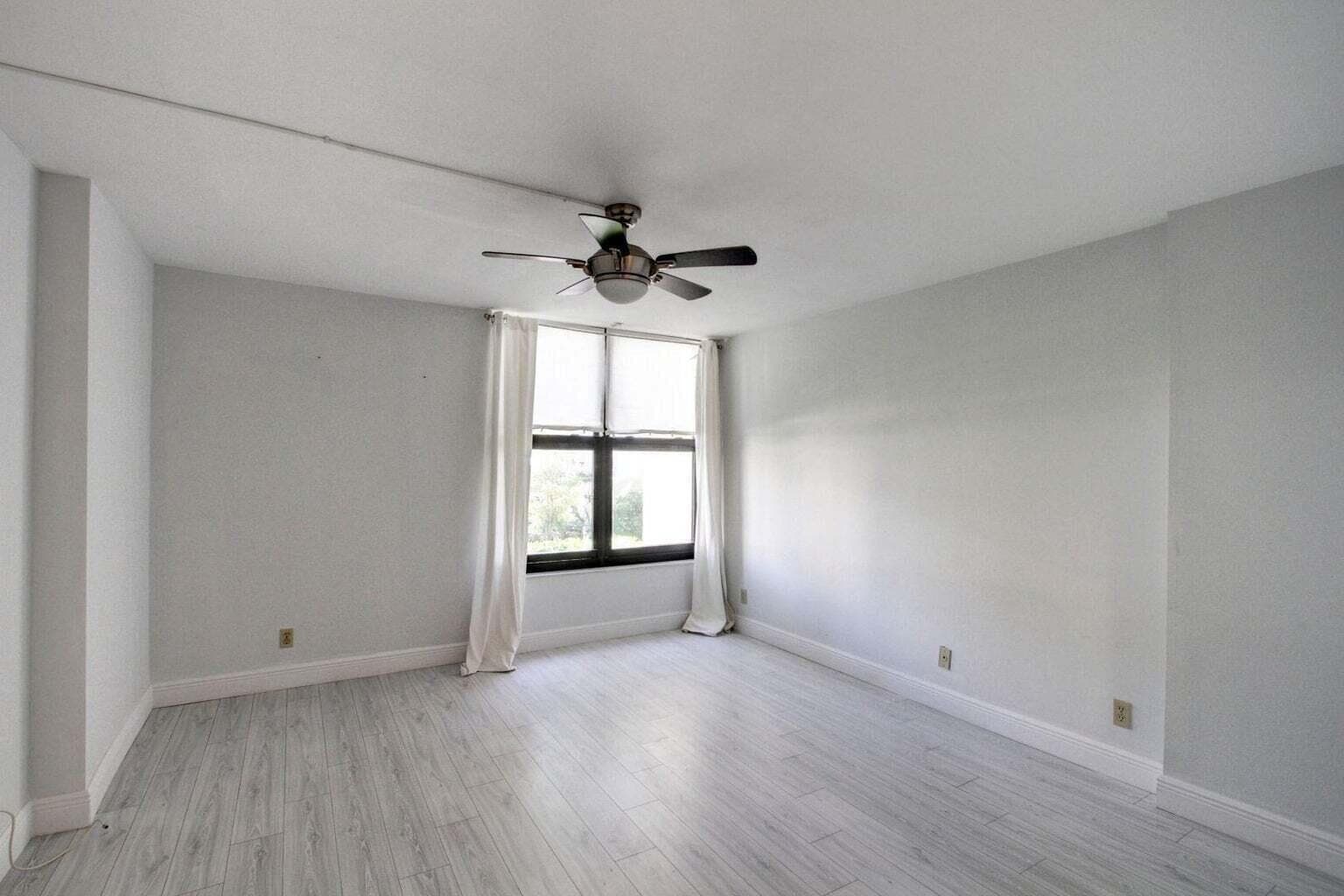 11 Royal Palm Way 1040 photo 10