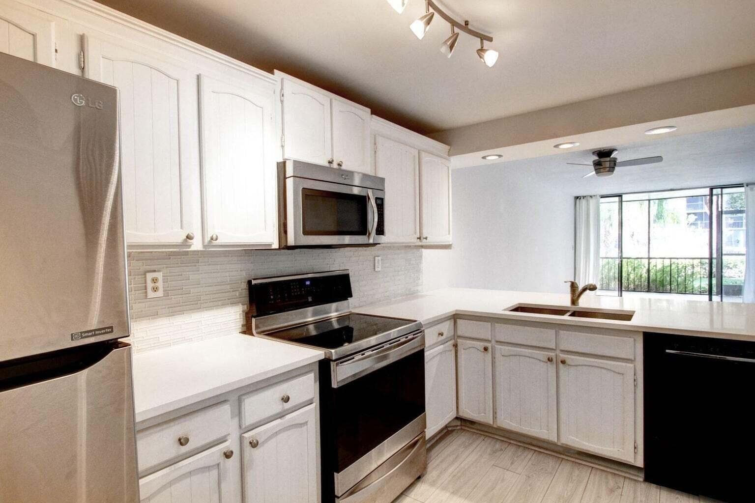 11 Royal Palm Way 1040 photo 8