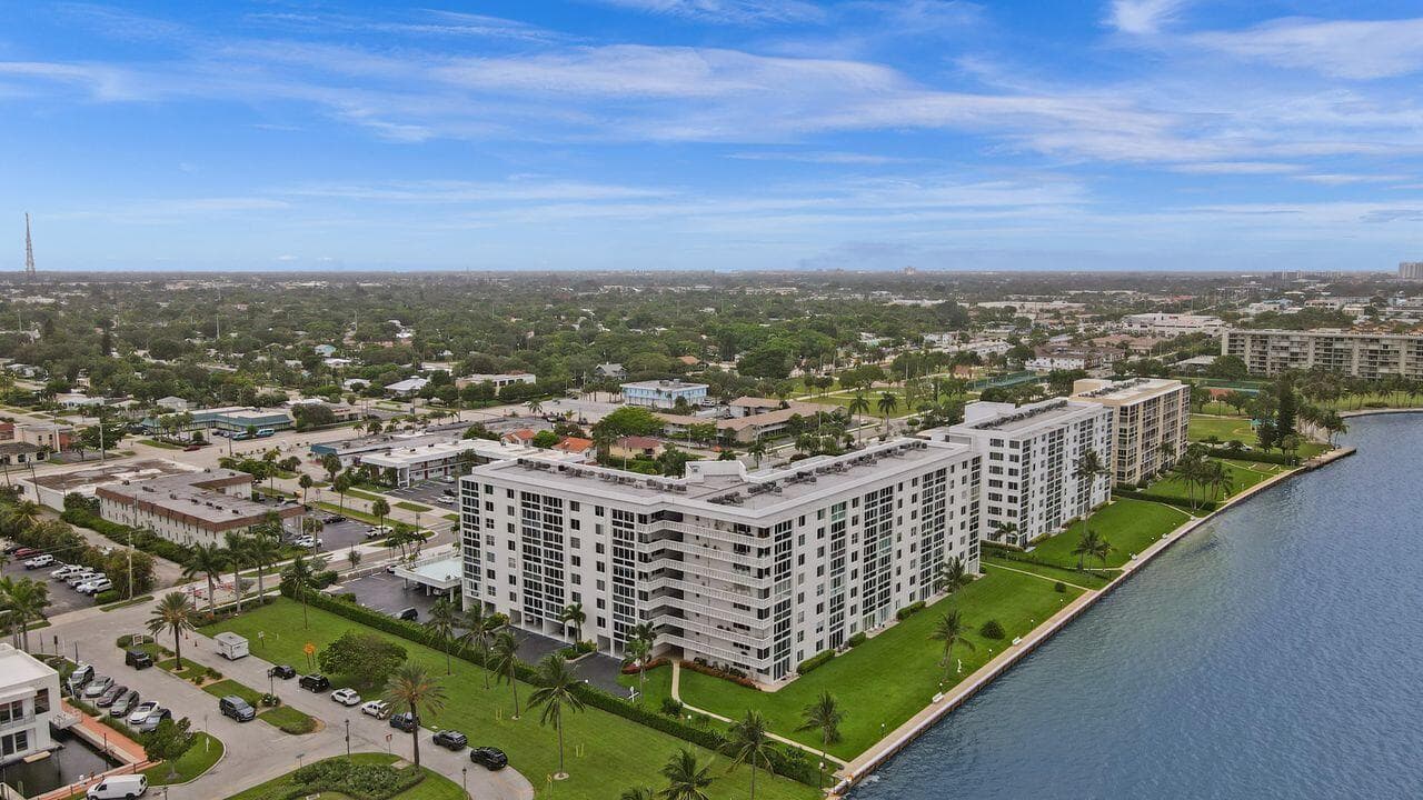 301 Lake Shore Drive 809 photo 2