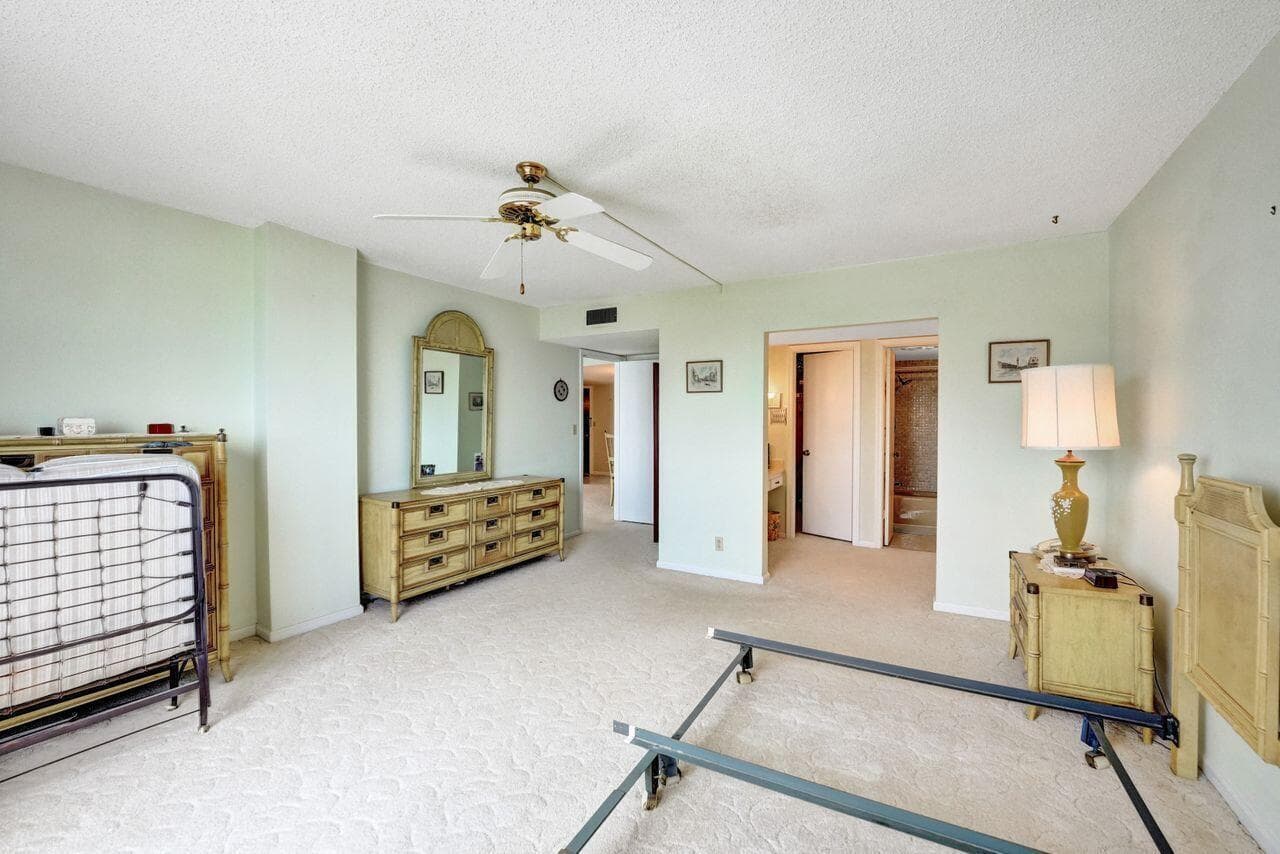 301 Lake Shore Drive 809 photo 17