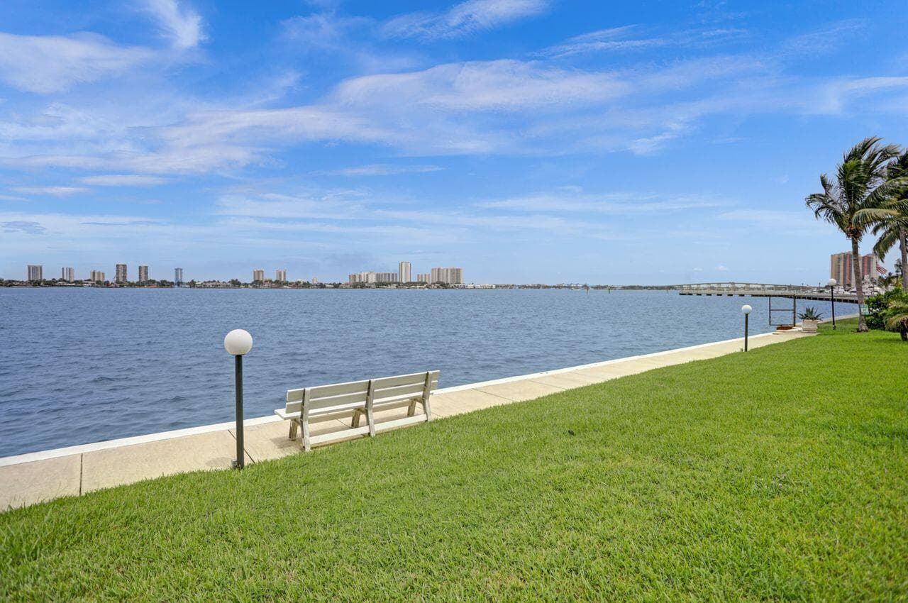 301 Lake Shore Drive 809 photo 7