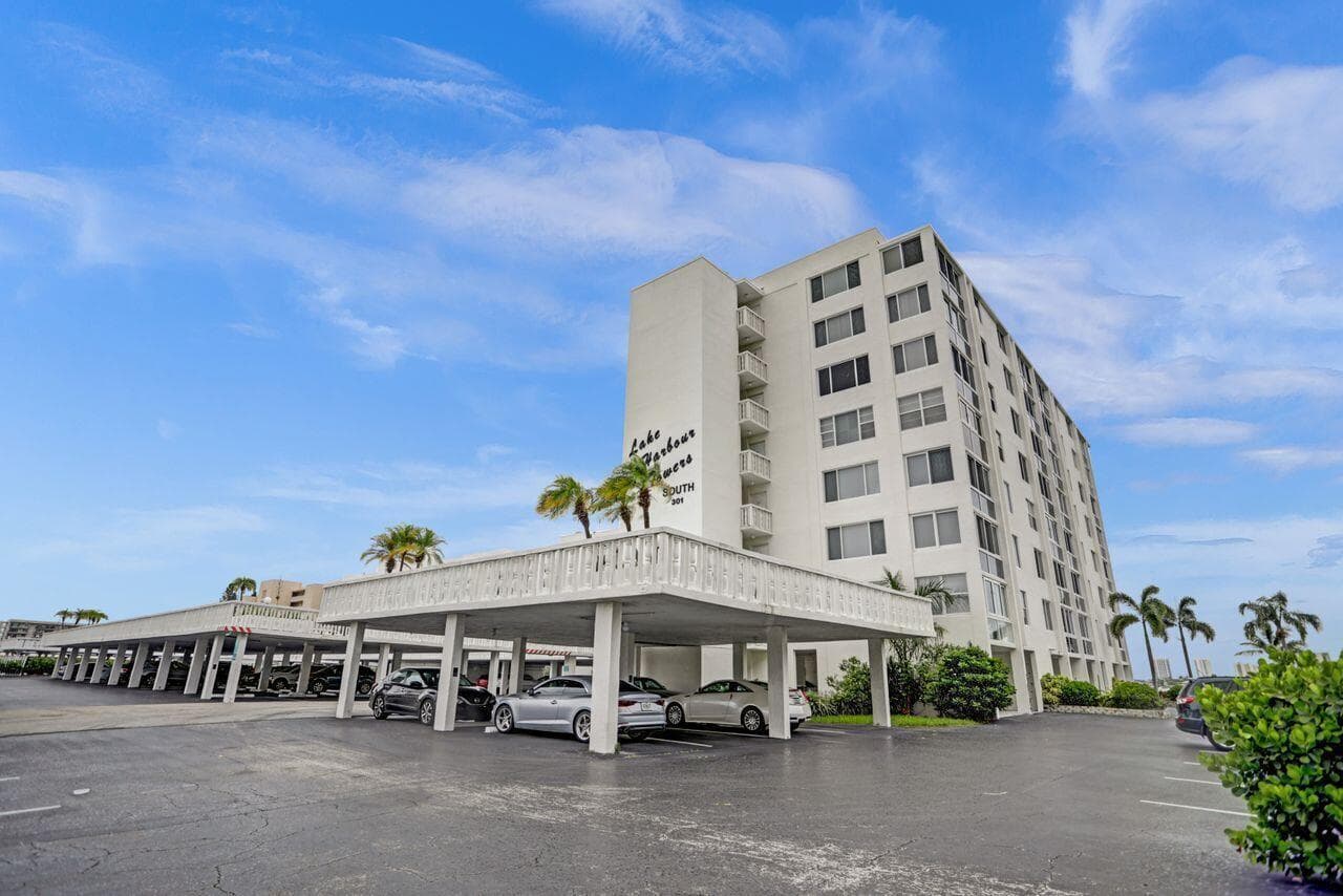 301 Lake Shore Drive 809 photo 3