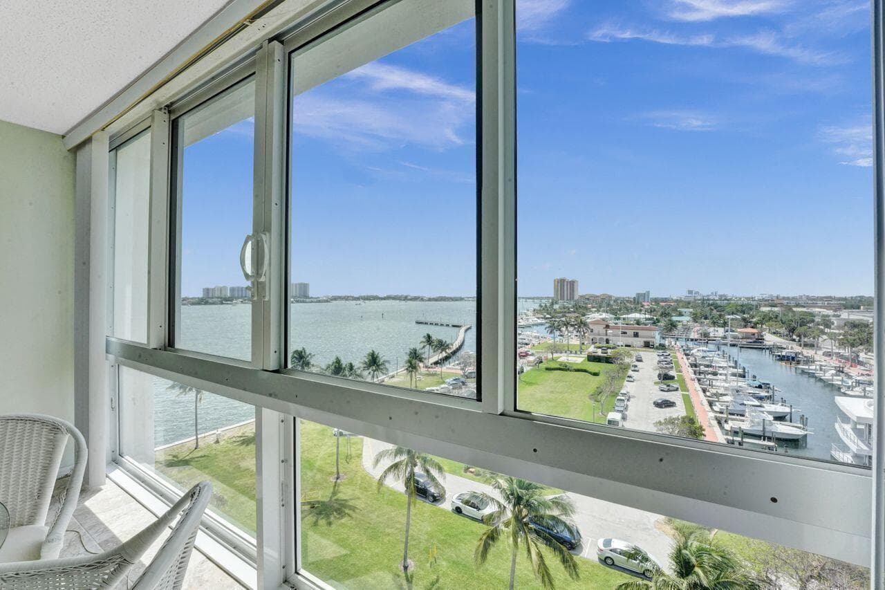 301 Lake Shore Drive 809 photo 1