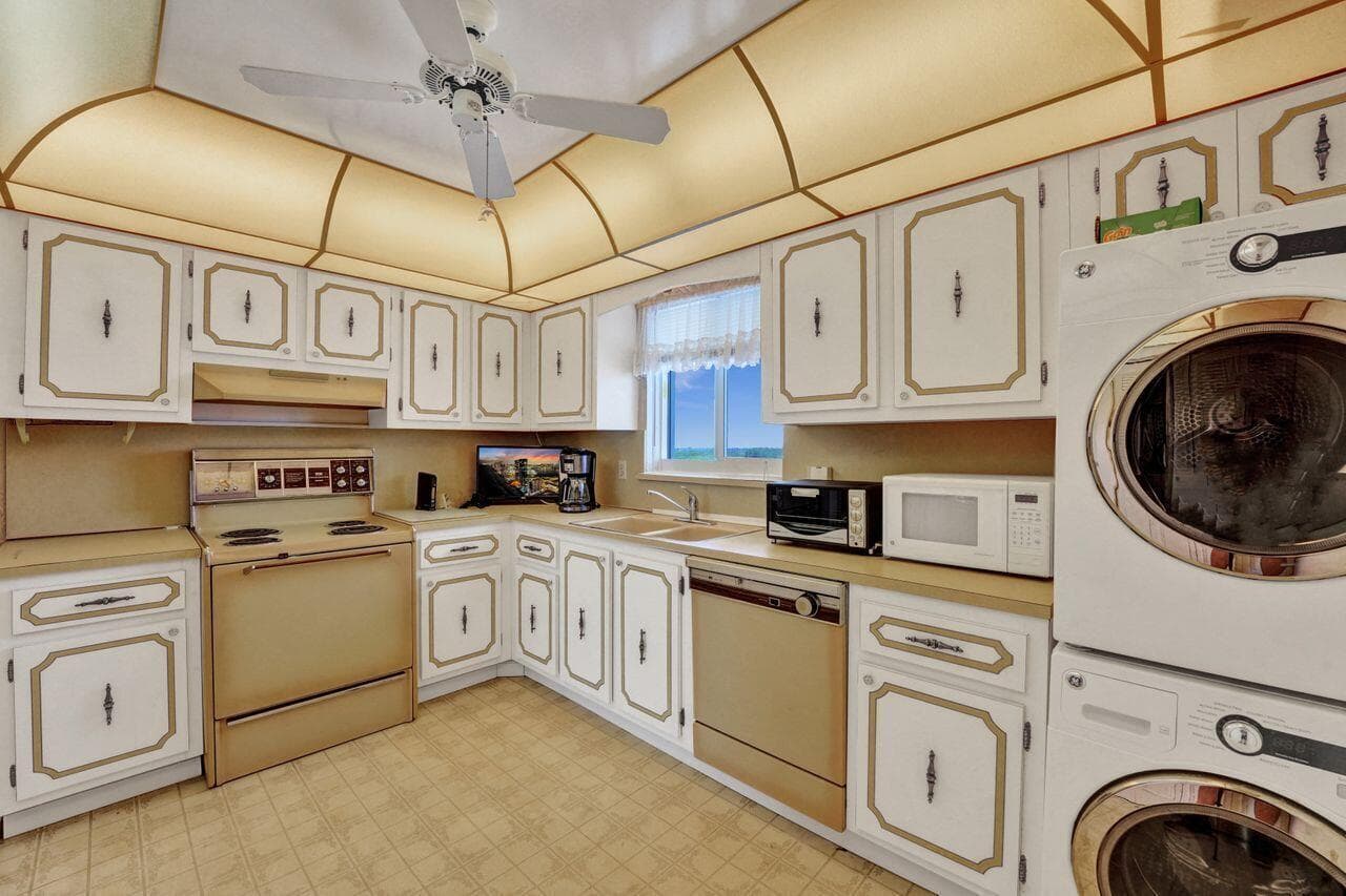 301 Lake Shore Drive 809 photo 14