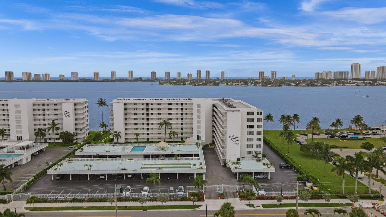 301 Lake Shore Drive 809 photo 4