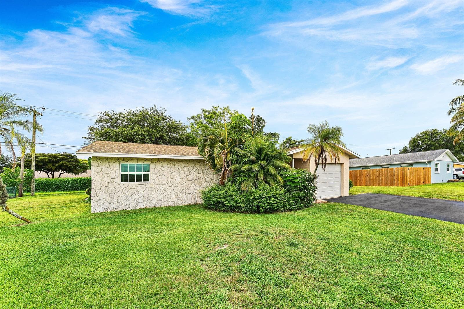 3150 Pinehurst Drive photo 2