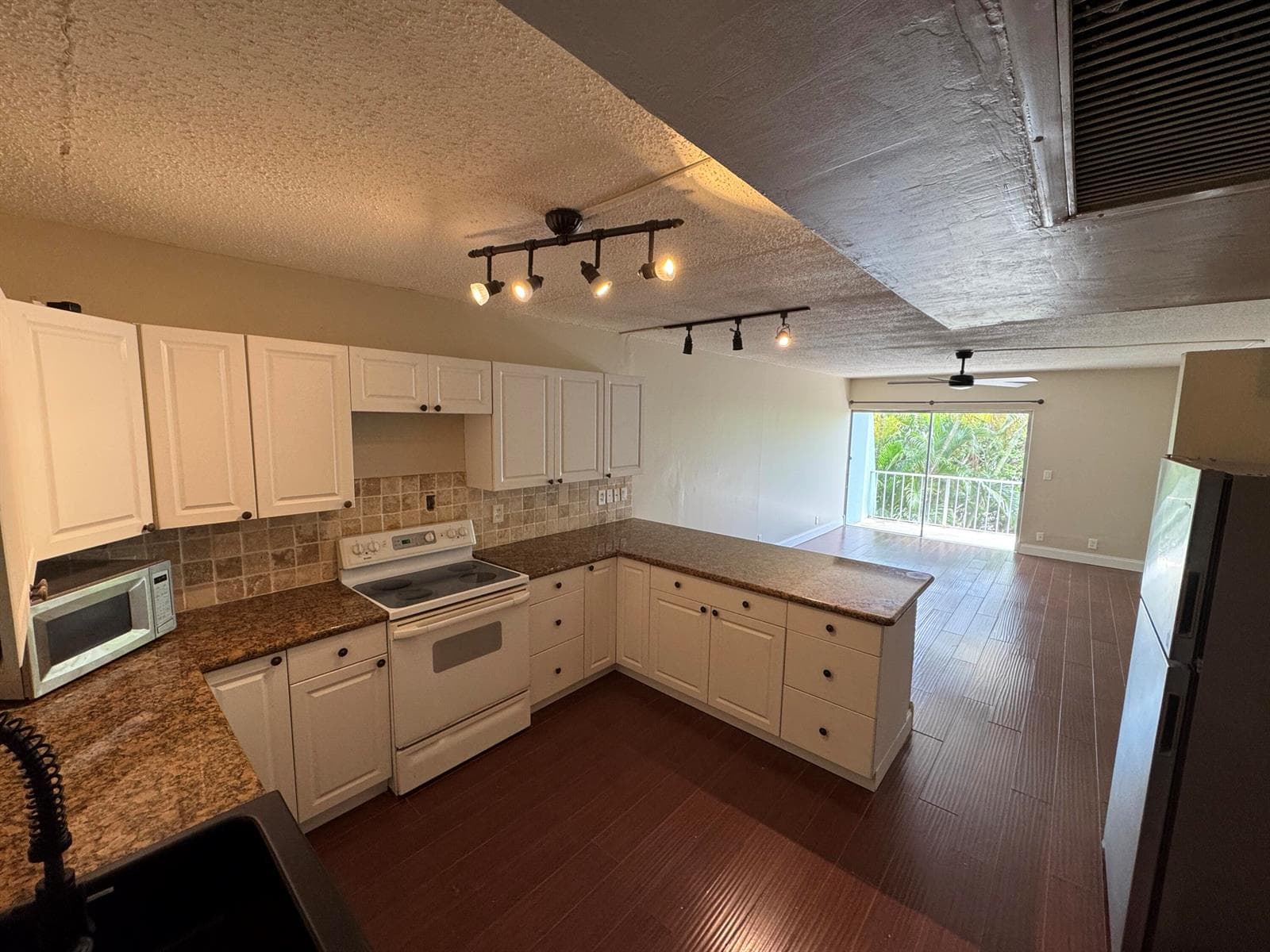 725 Hummingbird Way 210 photo 12
