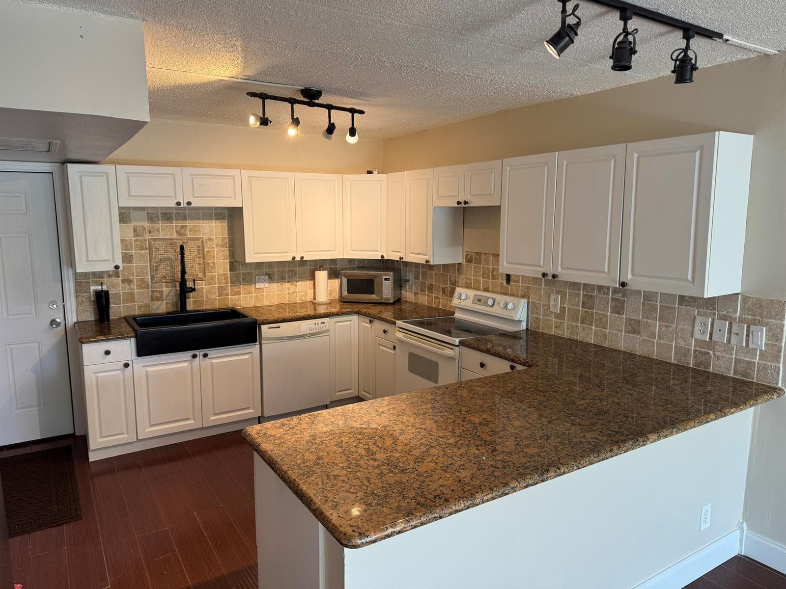 725 Hummingbird Way 210 photo 15