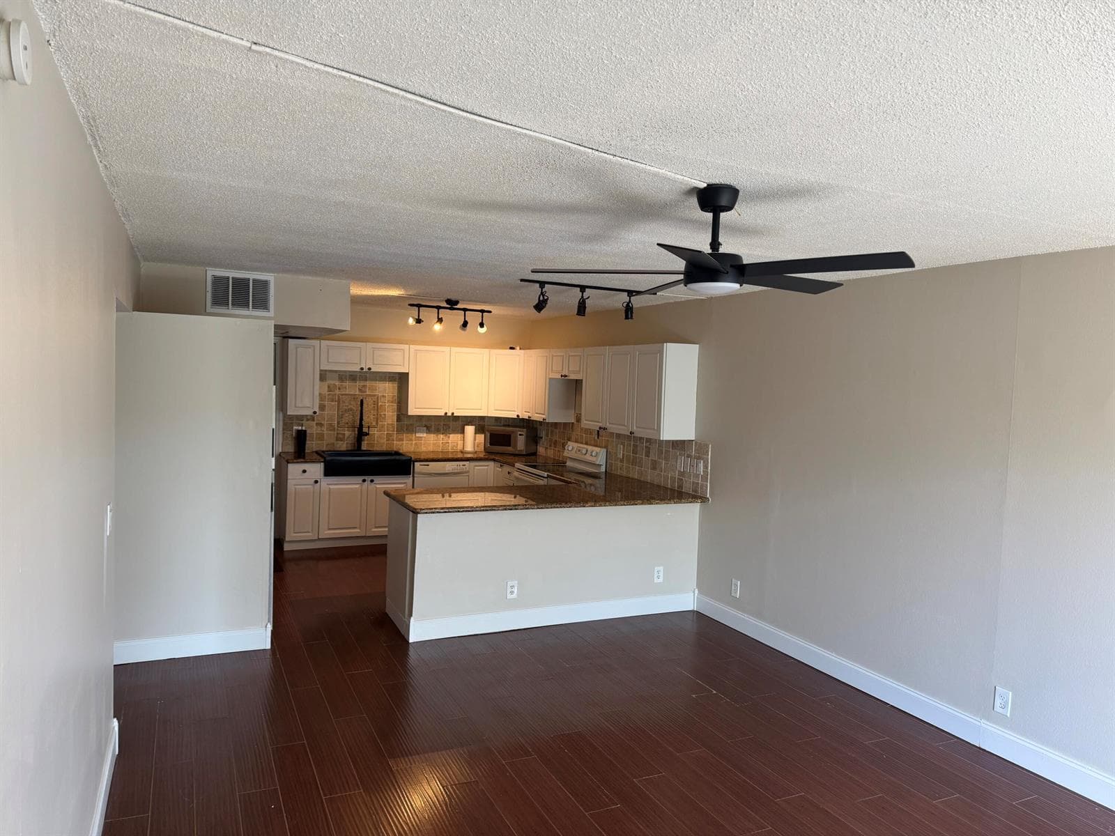 725 Hummingbird Way 210 photo 25