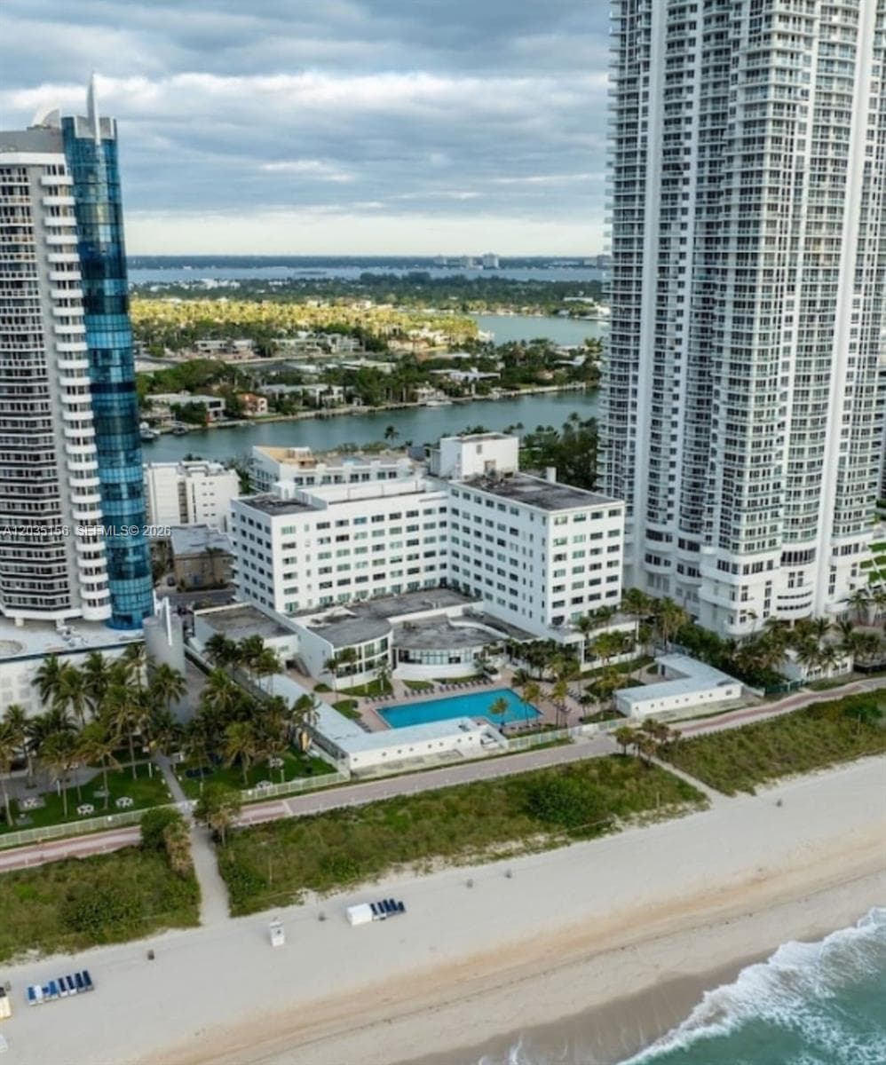 6345 Collins Ave 830 photo 2
