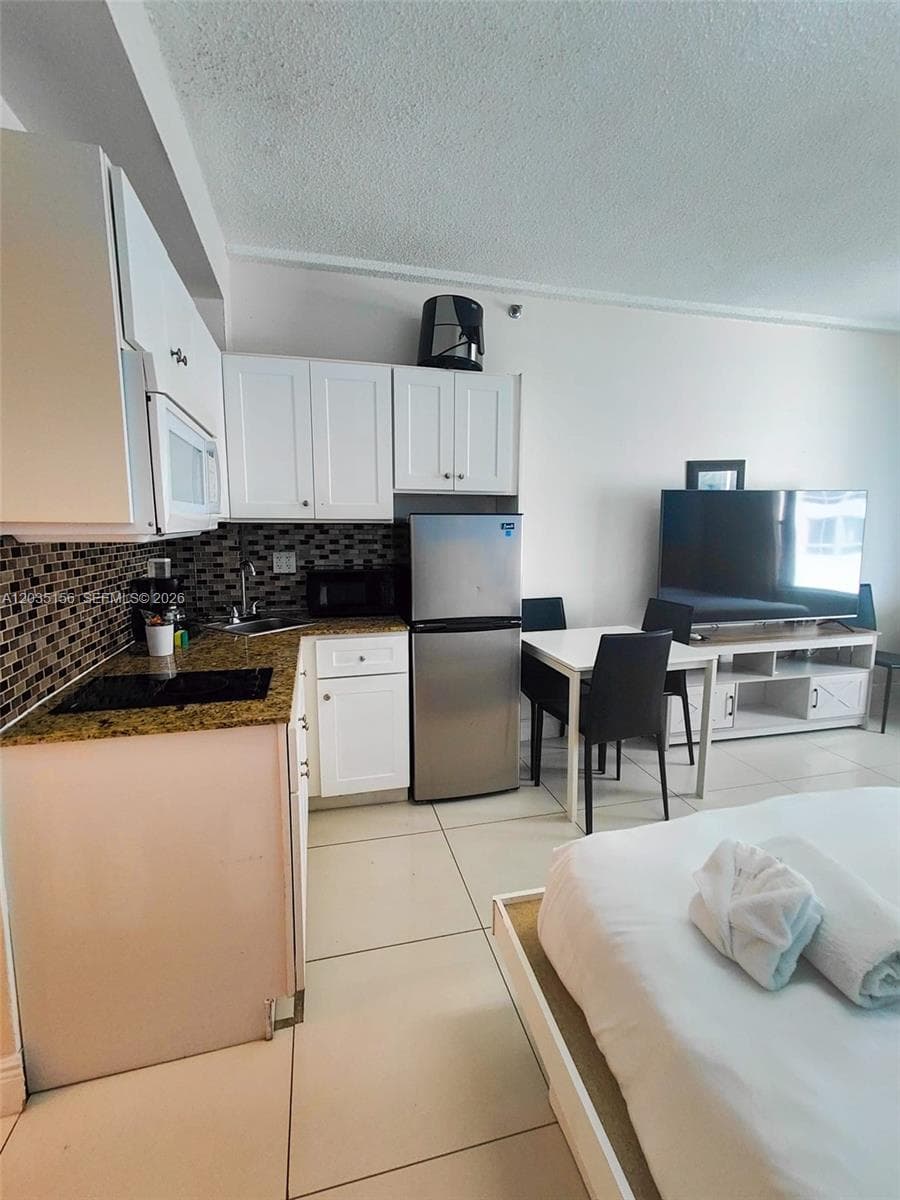 6345 Collins Ave 830 photo 17