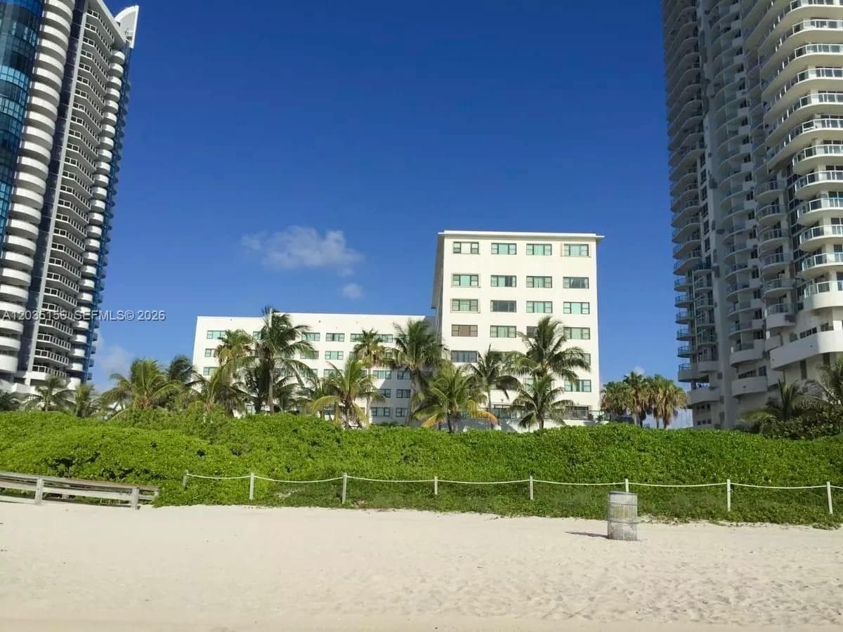 6345 Collins Ave 830 photo 18