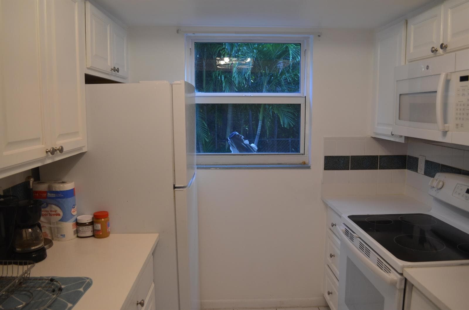 658 NE 6th Court E E photo 17