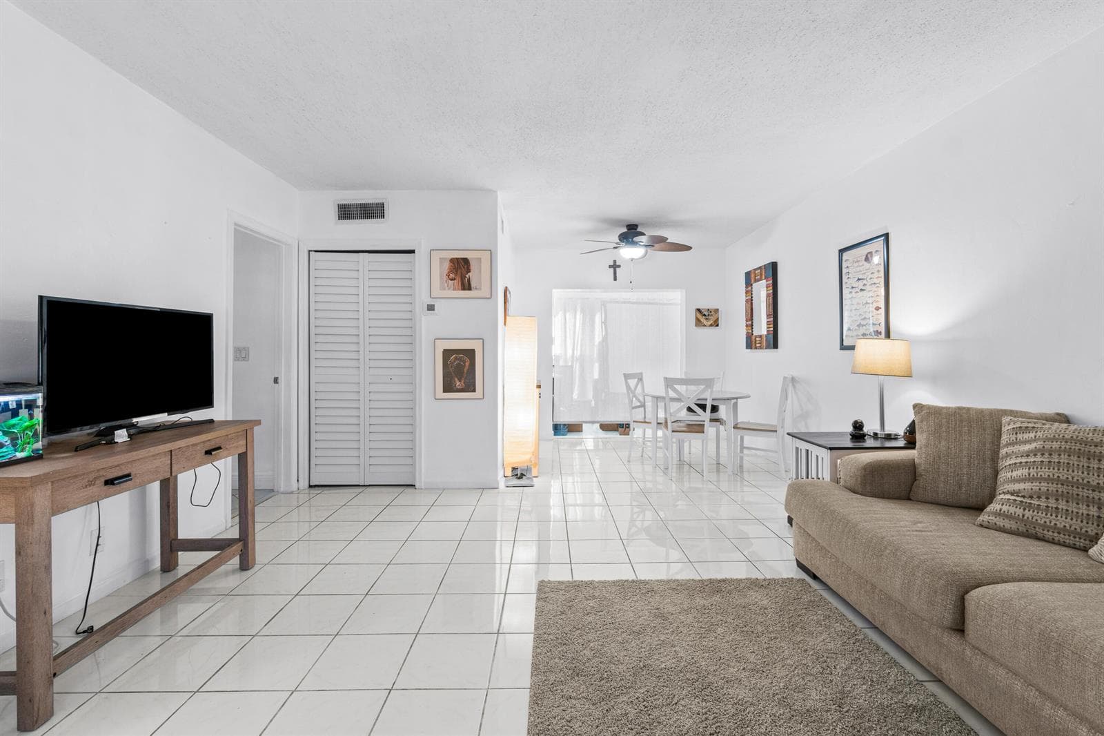 658 NE 6th Court E E photo 12