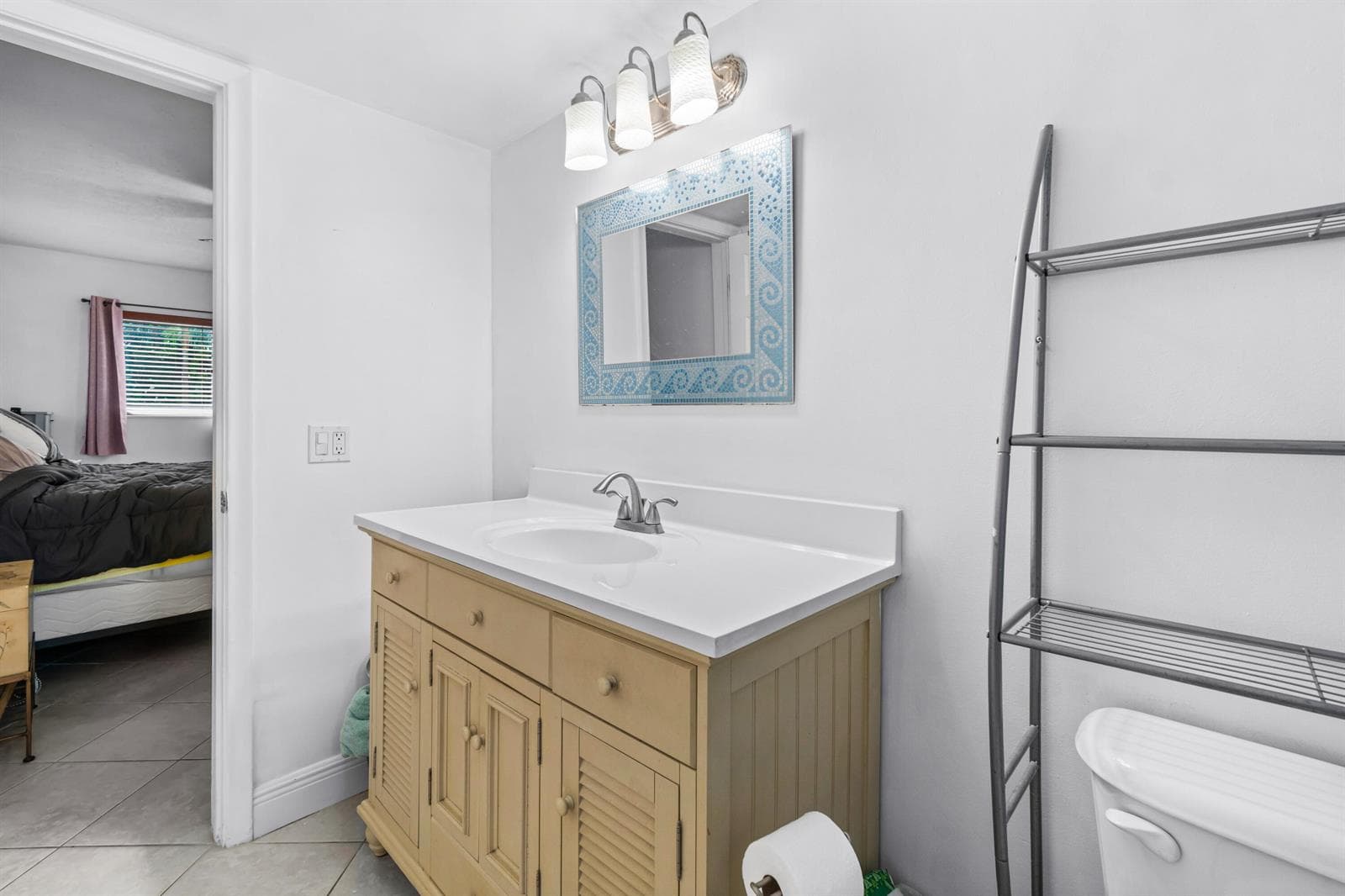 658 NE 6th Court E E photo 22
