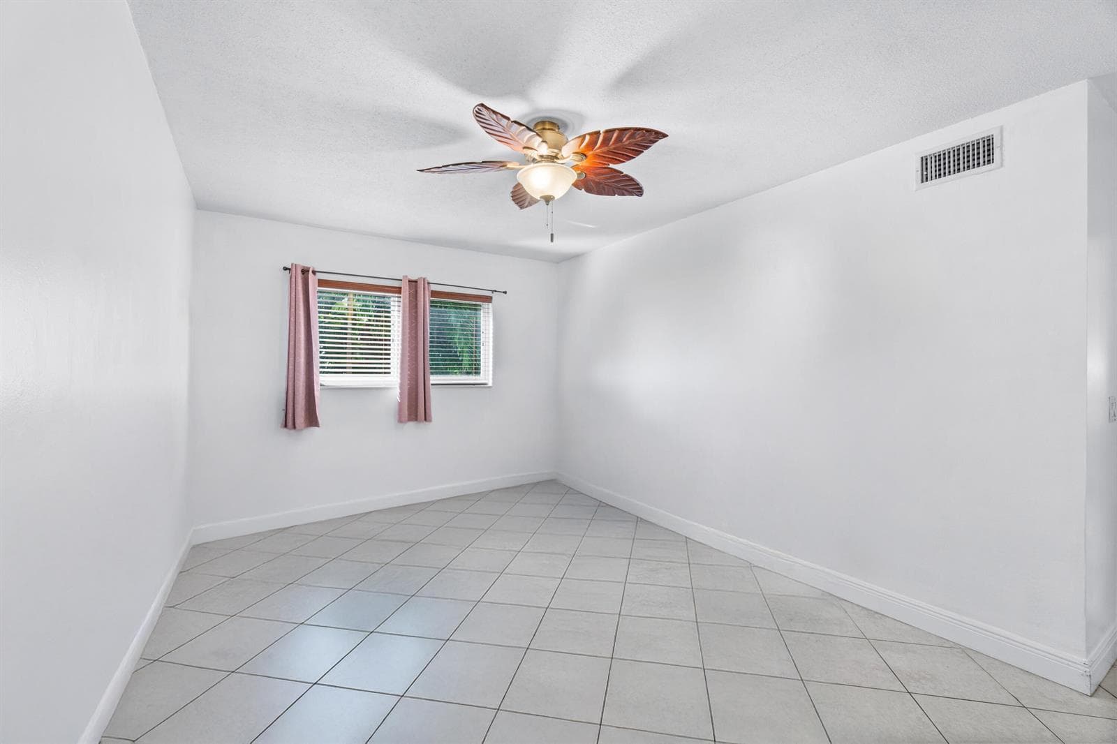 658 NE 6th Court E E photo 20