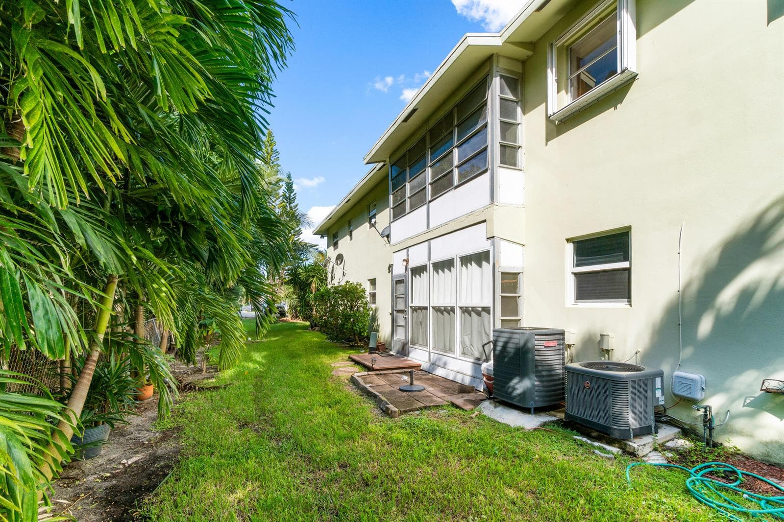 658 NE 6th Court E E photo 24