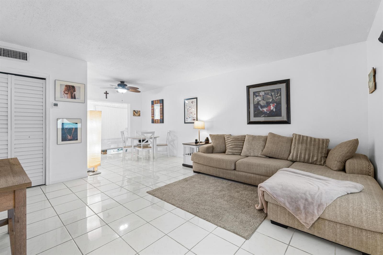 658 NE 6th Court E E photo 4